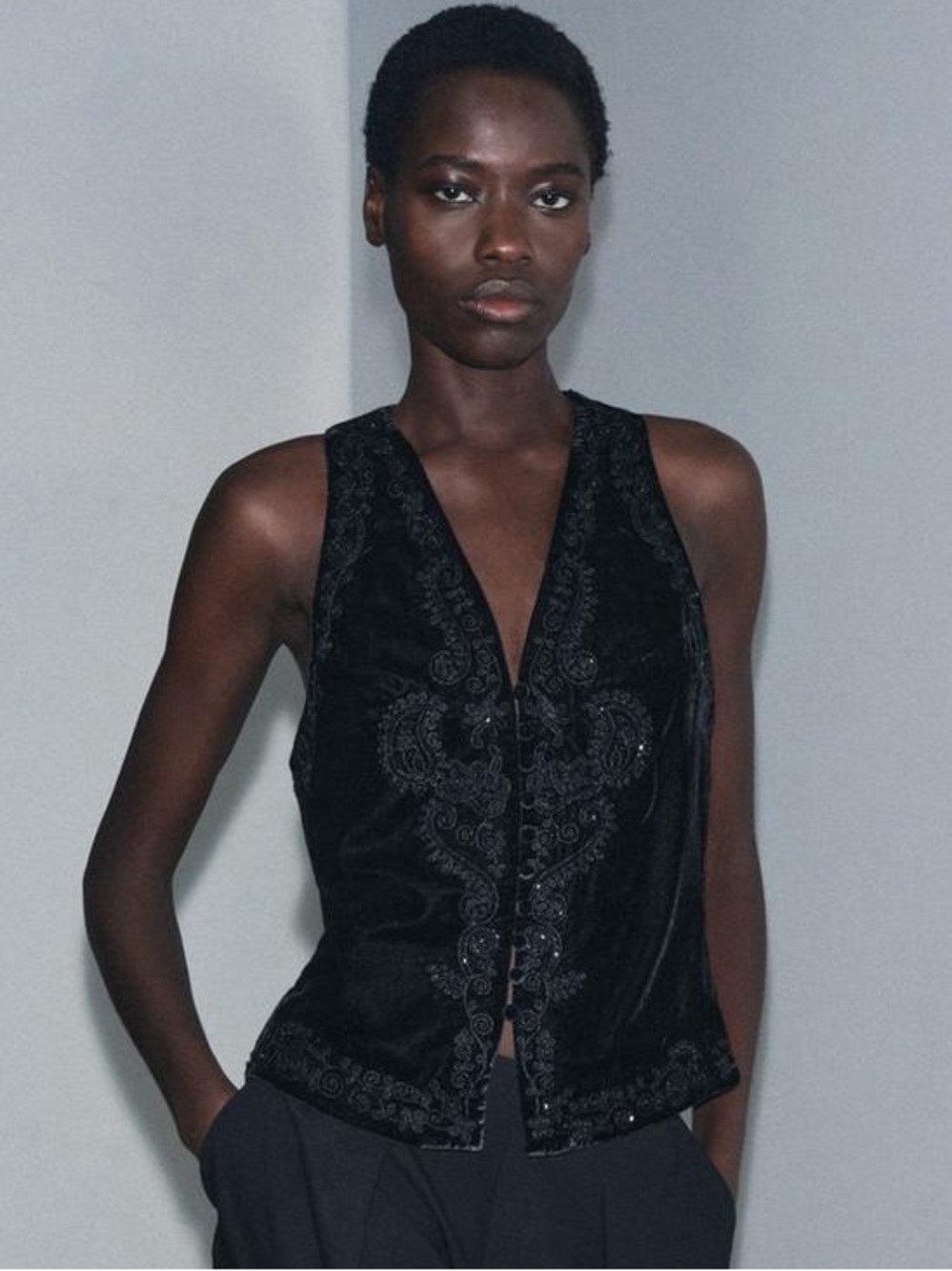 NWT Zara Bloggers Fav ZW COLLECTION LIMITED DITION EMBROIDERED VELVET VEST S